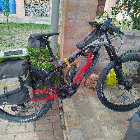 Bike Stop Duna Дунасентміклош Екстер'єр фото