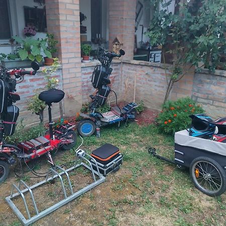 Bike Stop Duna Дунасентміклош Екстер'єр фото